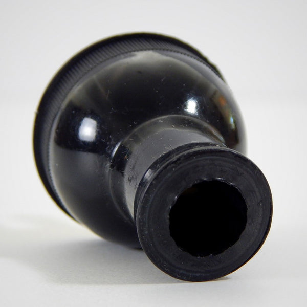 Easy to use non-polarized round plug. Available at www.vintporium.com